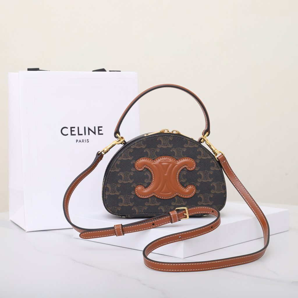 セリーヌ「Celine」Triomphe Canvas ハーフムーンボックスバッグ