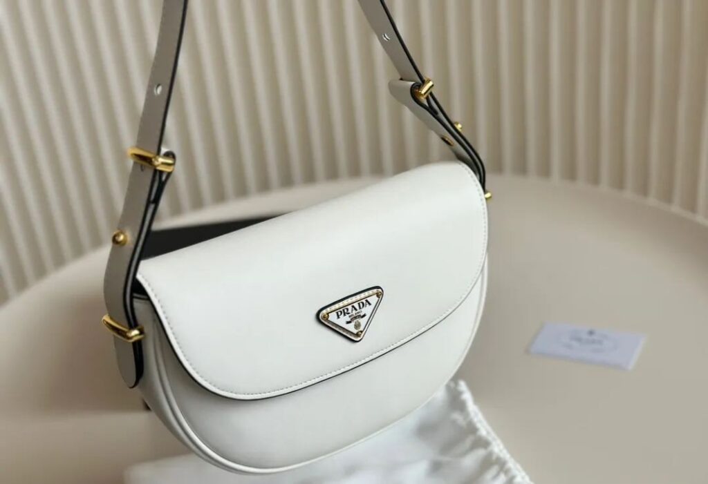 プラダ「Prada」ムーン レザー ショルダーバッグ