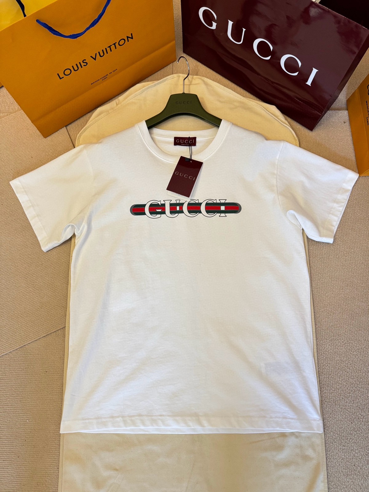 グッチ「Gucci」ベルト レター プリント Tシャツ