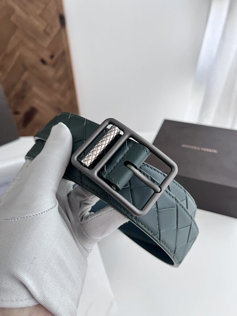 【ブランド品入庫】Bottega Veneta 上質素材ラグジュアリーベルト「全長約 100cm」