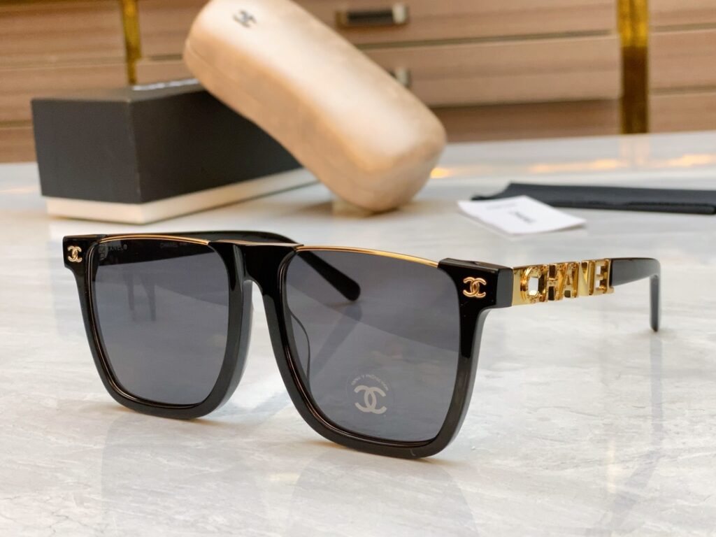 【新作到着】Chanel ハイセンスデザインサングラス「遮光レンズ搭載」