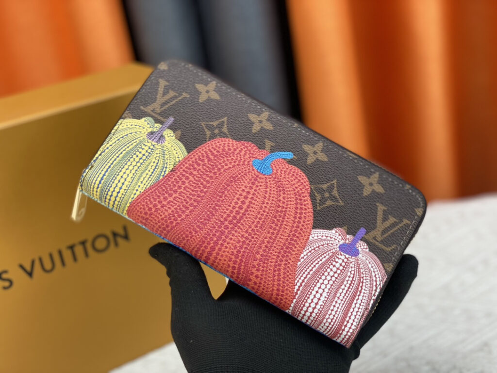 ルイ・ヴィトン「LV x YK」コラボ ジッピー･ウォレット