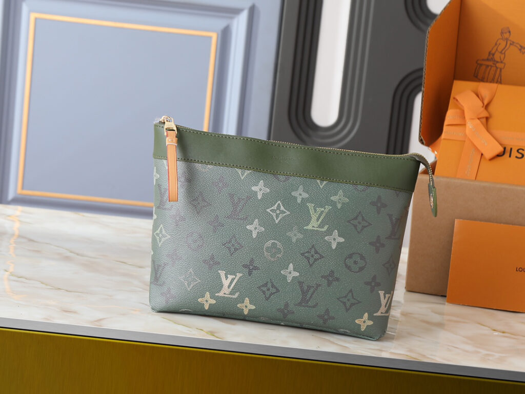 ルイ・ヴィトン「Louis Vuitton」ポシェット･ヴォワヤージュ スープル