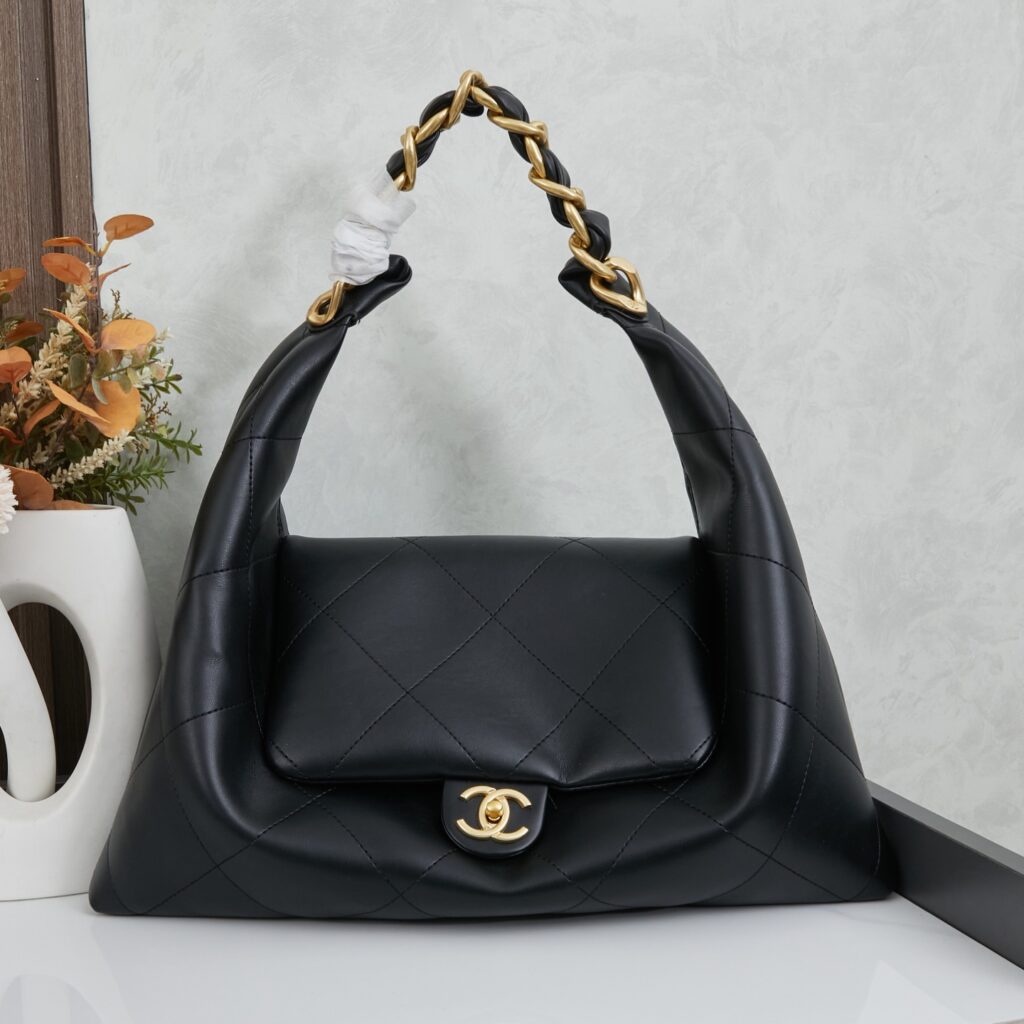 シャネル マキシ ホーボー バッグ「Hobo Bag」