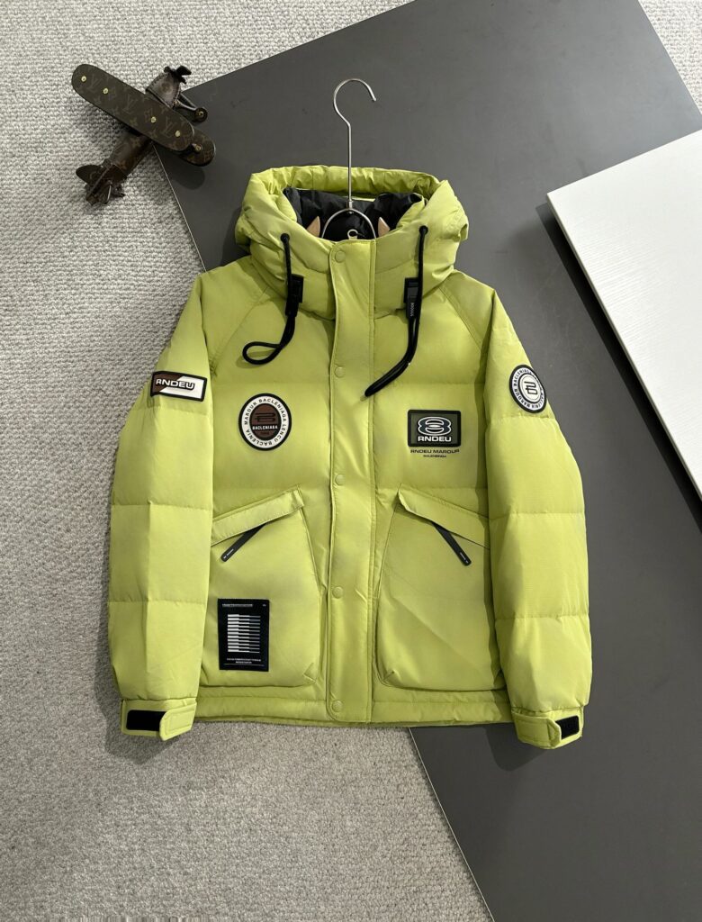 バレンシアガ「Balenciaga」‌秋冬 パッチワーク サッカーダウンジャ