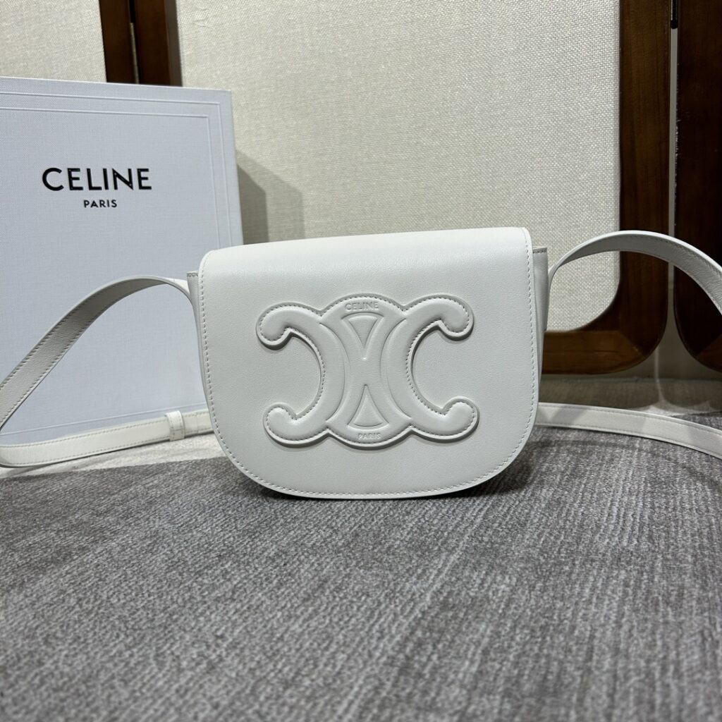 セリーヌ「Celine」 Folcoレザーバッグ