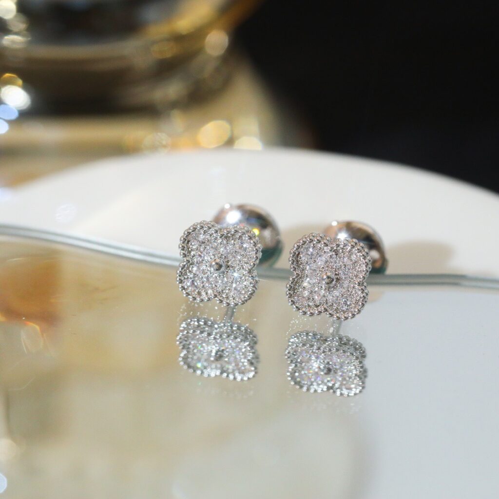 ヴァン クリーフ&アーペル「Van Cleef & Arpels」 Alhambra Mini ダイヤモンド 四つ葉 ピアス
