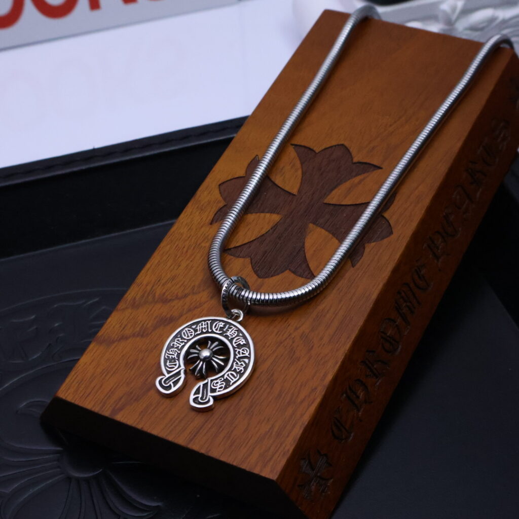 クロムハーツ「Chrome Hearts」チャームペンダント 2026