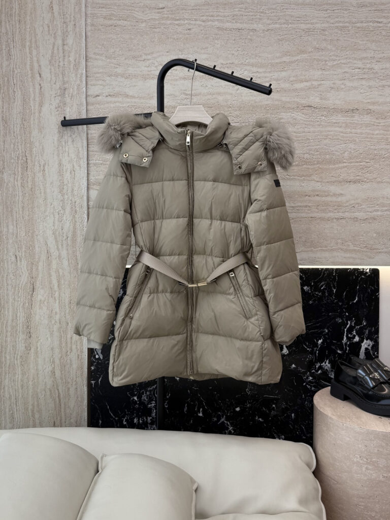 バーバリー「Burberry」秋冬レディースファー付き＆スリムフィットフード付きダウンジャケット