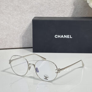 【新作到着】Chanel ハイセンスデザインサングラス「遮光レンズ搭載」
