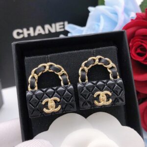 シャネル「Chanel」25 秋冬 ミニバッグモチーフ イヤリング(ブラックレザー)
