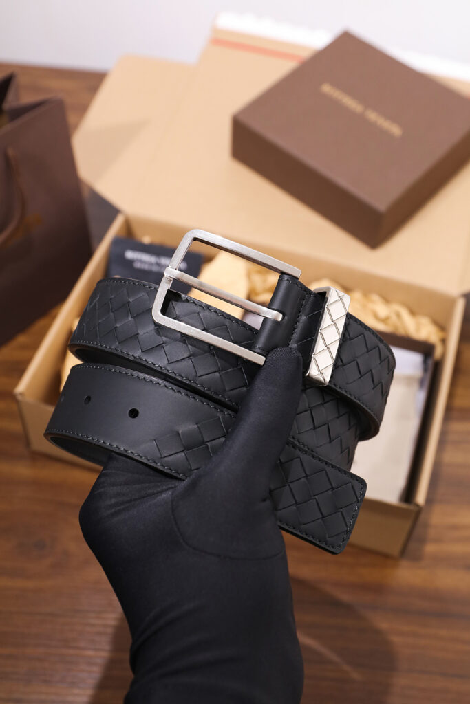 【ブランド品入庫】Bottega Veneta 上質素材ラグジュアリーベルト「全長約 100cm」