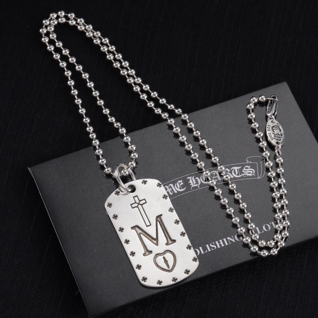 クロムハーツ「Chrome Hearts」のクラシックネックレス - 日常に上品なアクセントを添えるユニセックスモデル