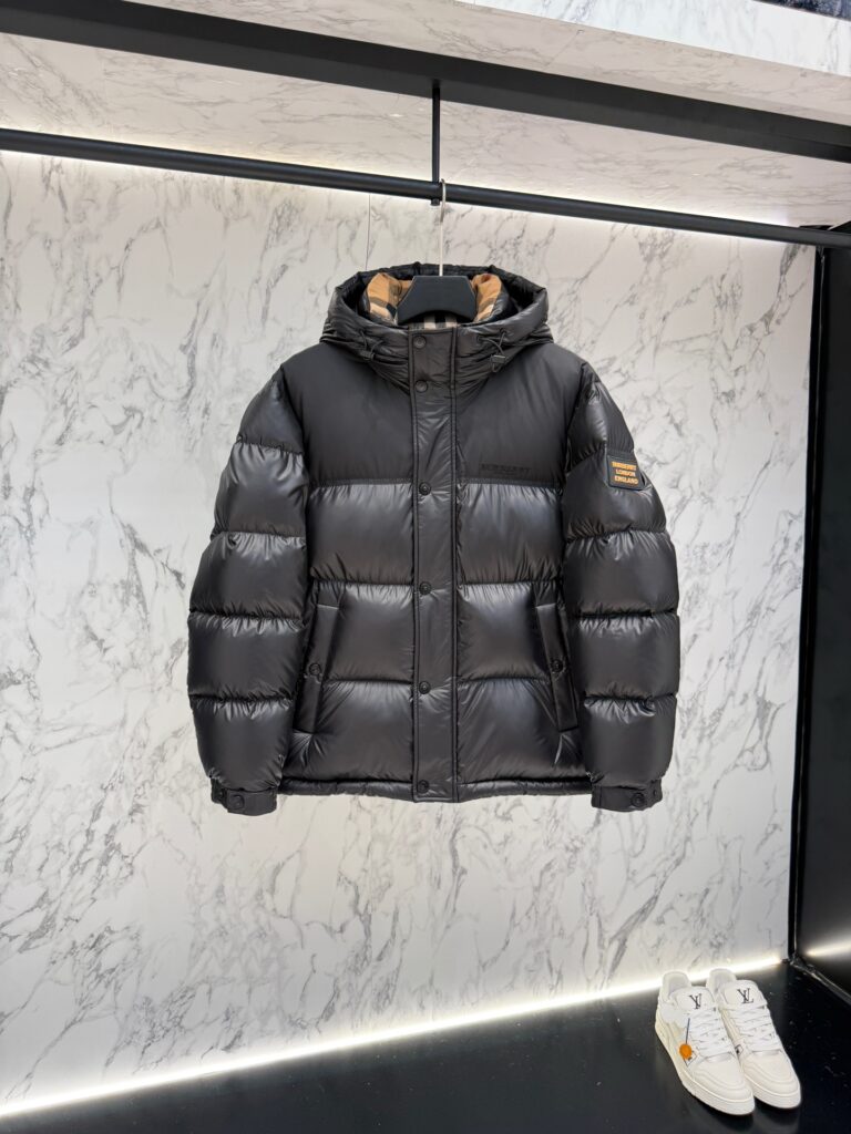 バーバリー「Burberry」秋冬ショート丈防寒ダウンジャケット