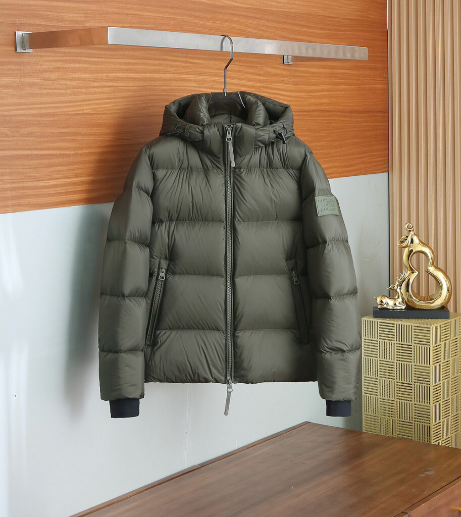 バーバリー「Burberry」秋冬 クイルティッドダウンジャケット