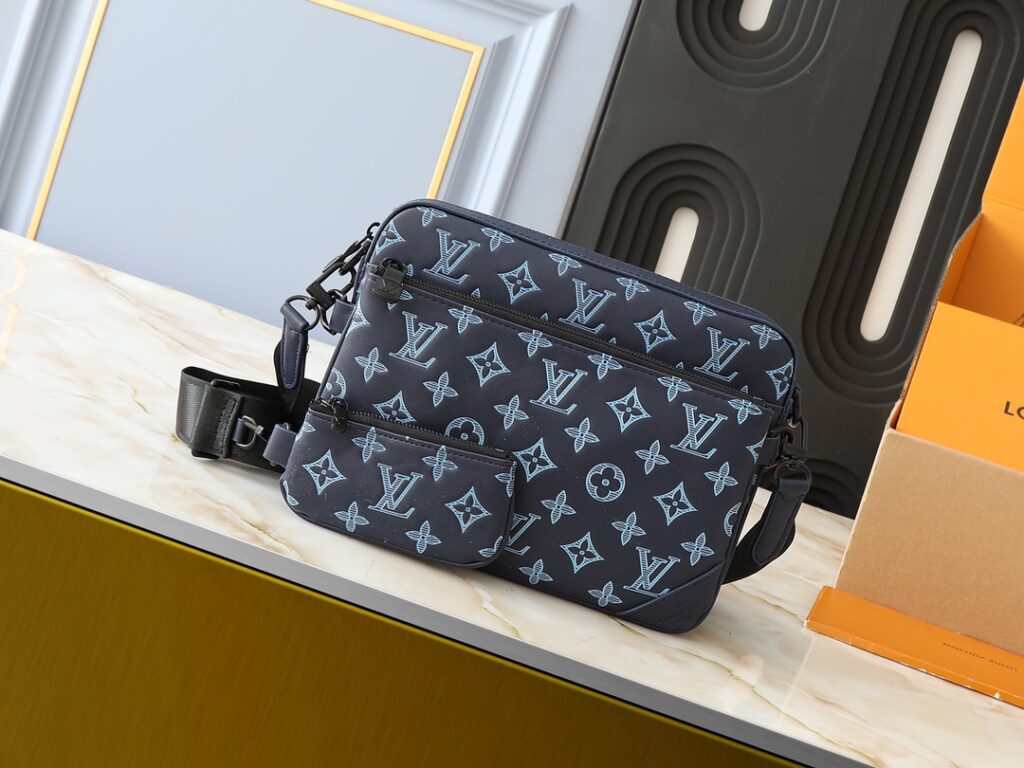 ルイ・ヴィトン「Louis Vuitton」新作 Trio メッセンジャーバッグ