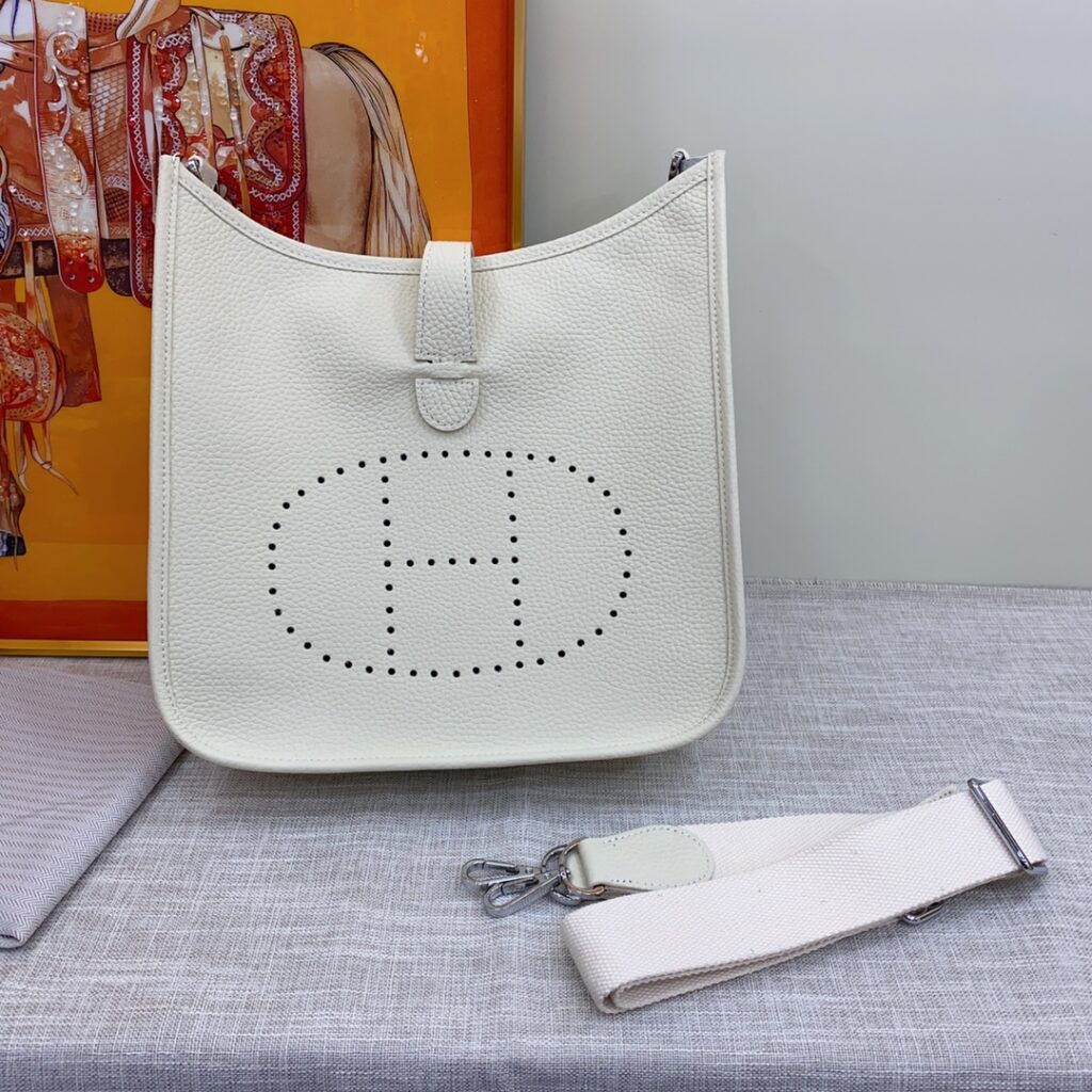 エルメス エヴリン 25/28/30 バッグ 3色「Evelyne Bag」
