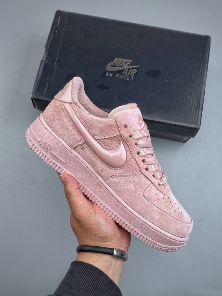 ナイキ エア フォース 1 トレンドスニーカー「Nike Air Force 1」