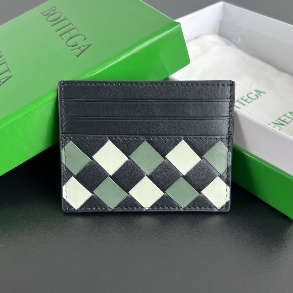 ボッテガ・ヴェネタ「Bottega Veneta」スリムカードケース