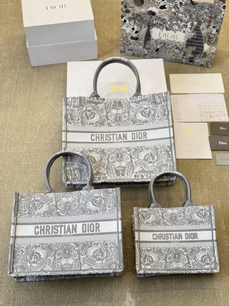 ディオール「Dior」 Book Tote バッグ スモール、ミディアム、ラージの3つのサイズ
