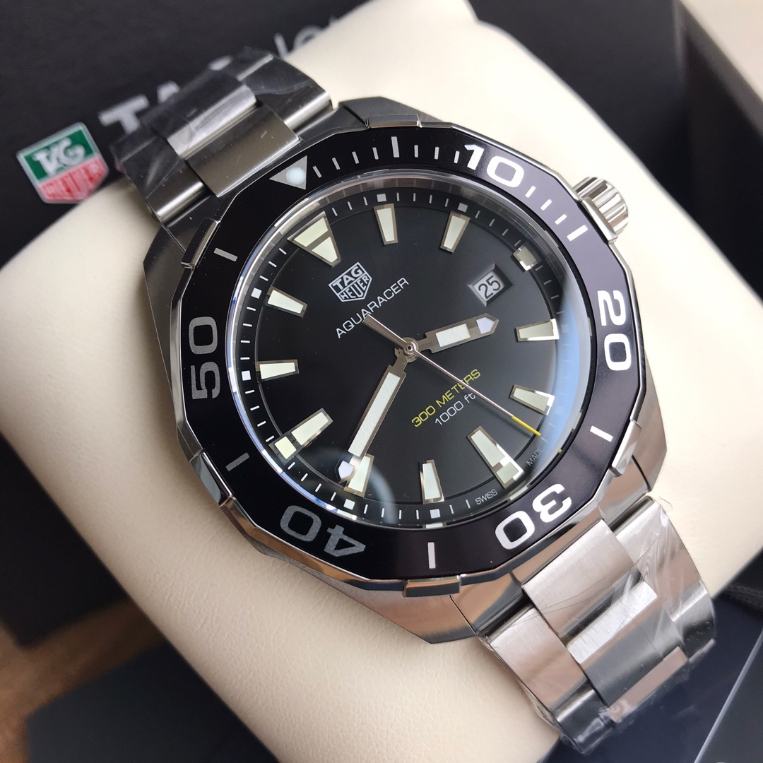 タグ・ホイヤー「TAG Heuer」アクアレーサー クォーツ メンズウォッチ 43mm