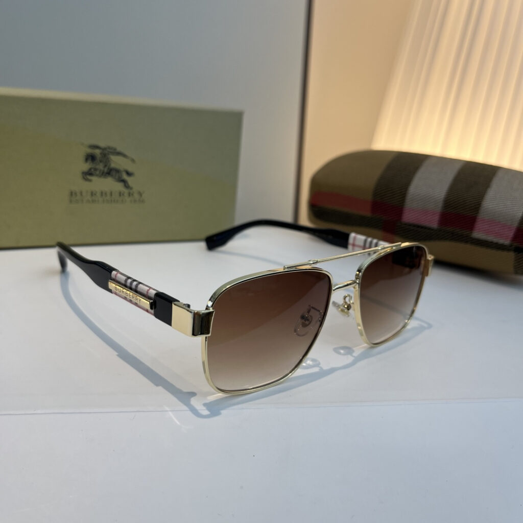 【店頭新登場】Burberry ブリティッシュデザインサングラス「アウトドア適合」