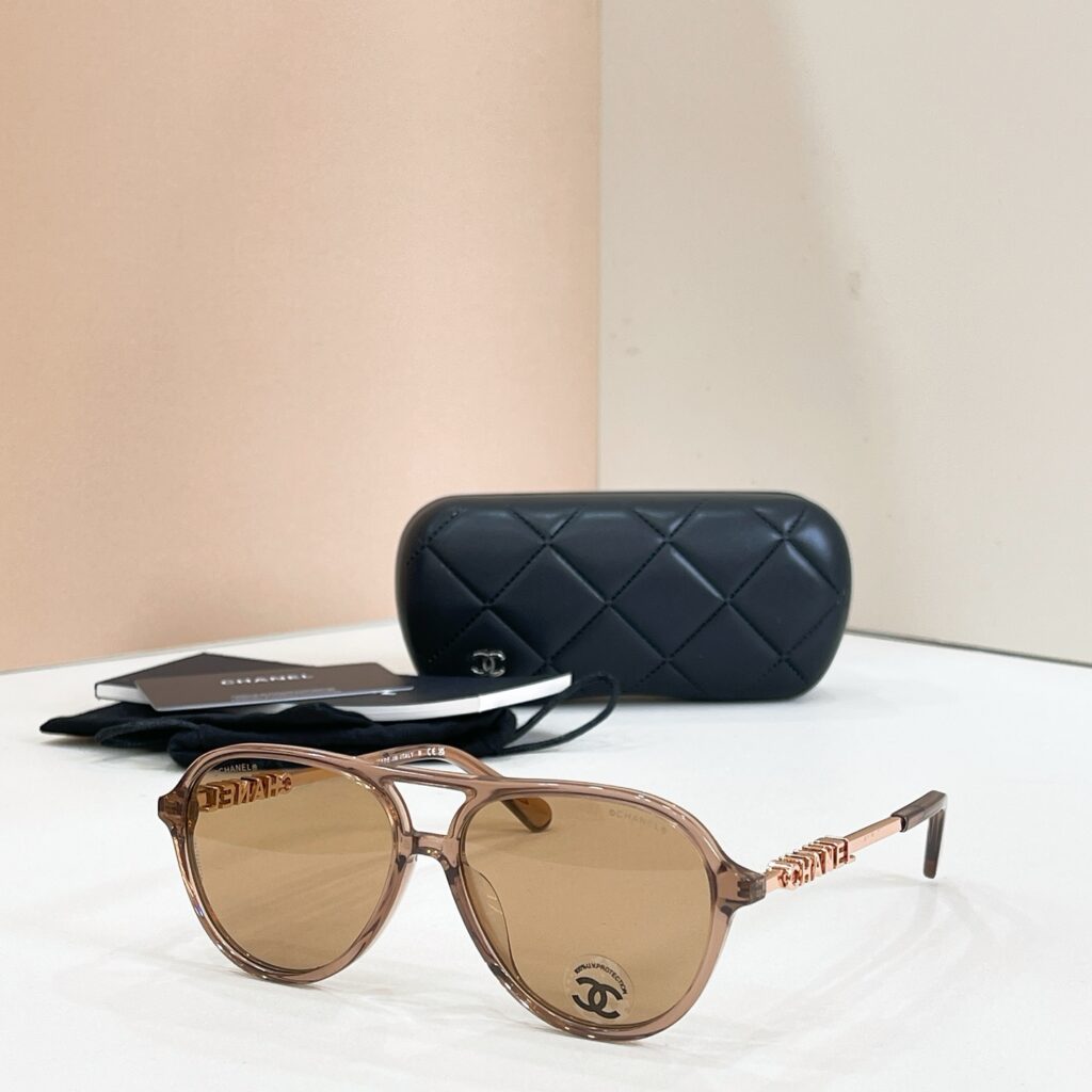 【新作到着】Chanel ハイセンスデザインサングラス「遮光レンズ搭載」