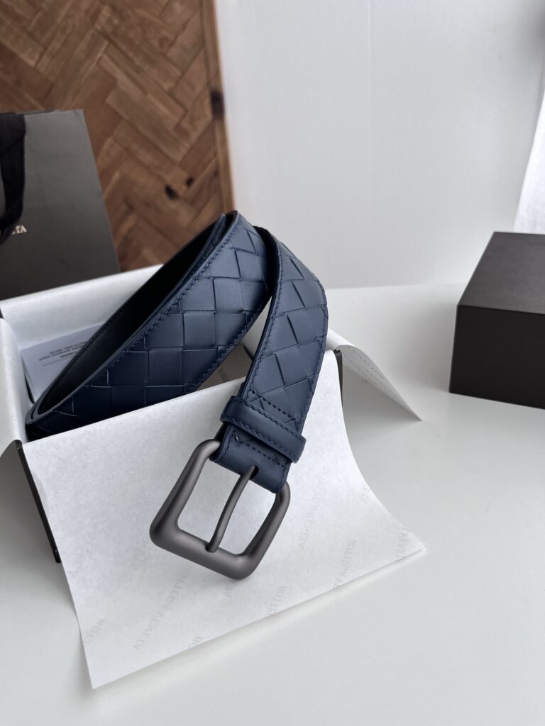 【ブランド品入庫】Bottega Veneta 上質素材ラグジュアリーベルト「全長約 100cm」