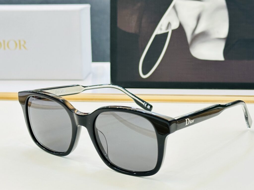 【注目新入荷】Dior フランス仕立てサングラス「ドライブ最適」