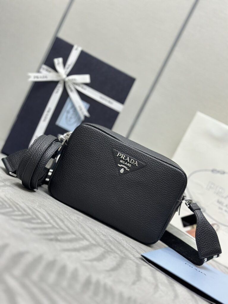 プラダ「Prada」ディアスキン デュアルストラップバッグ