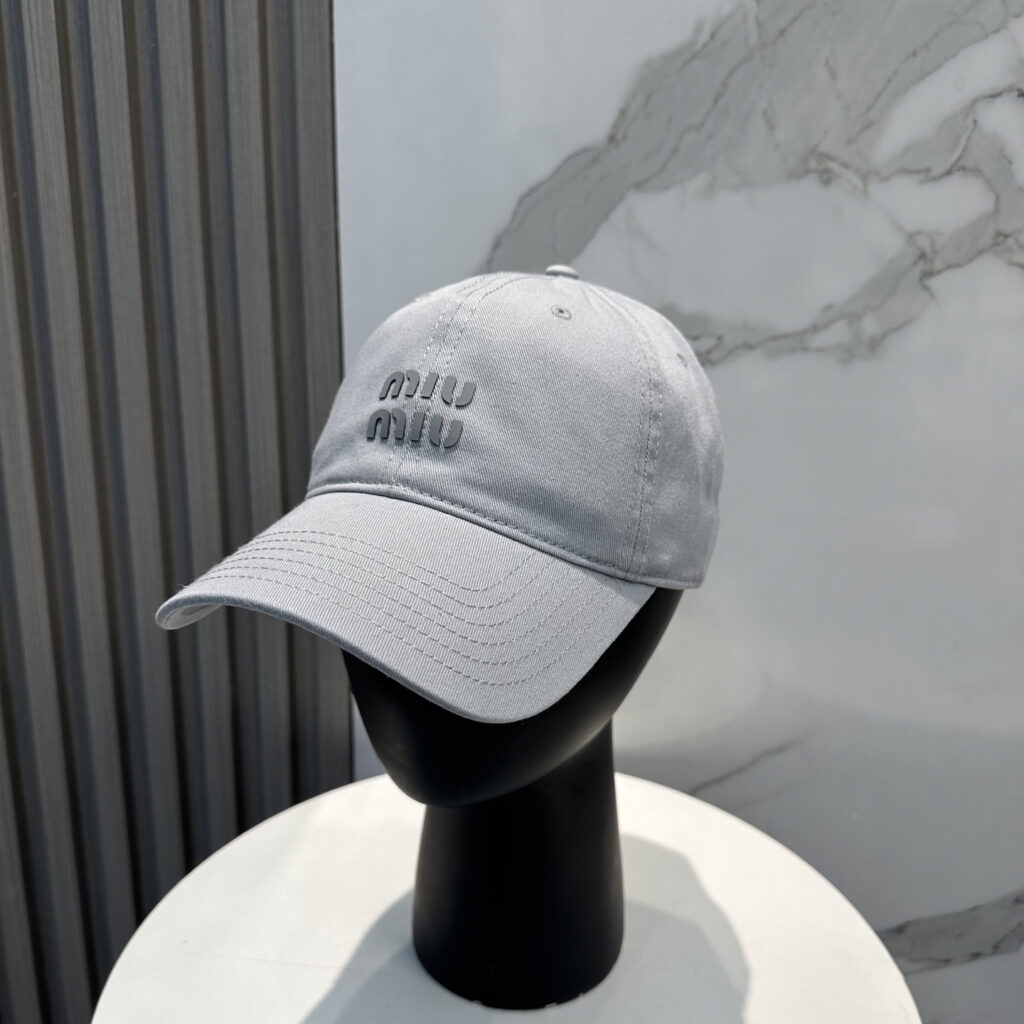 ミュウミュウ「Miu Miu」パステルカラー ベースボールキャップ