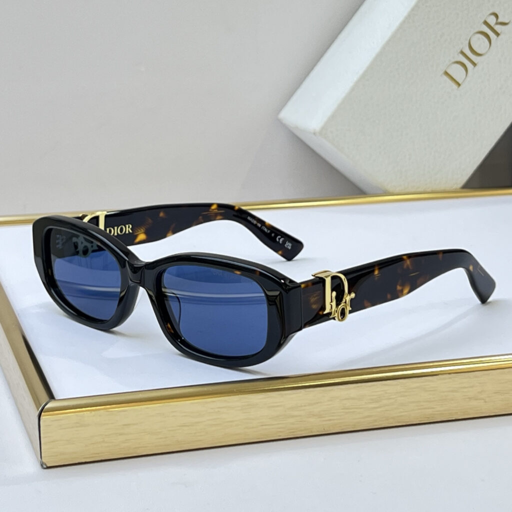 【注目新入荷】Dior フランス仕立てサングラス「ドライブ最適」