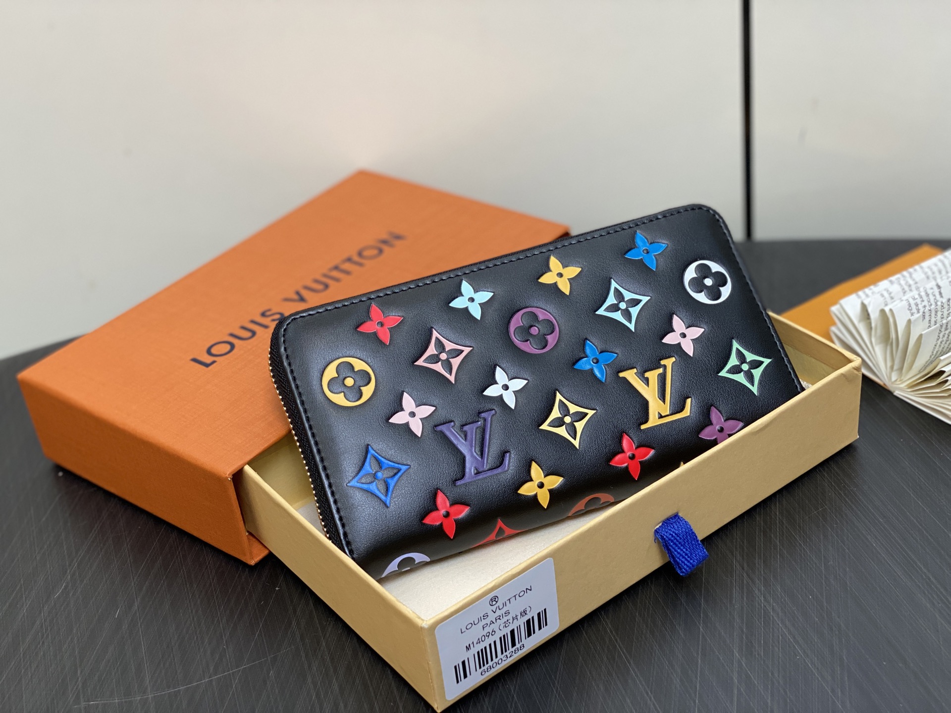 ルイ・ヴィトン「LV x TM」ジッピー・ウォレット