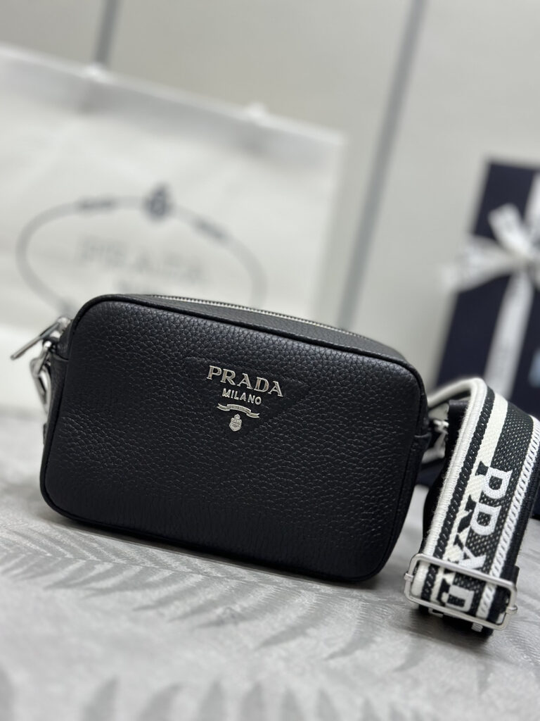 PRADA「プラダ」 レザー ショルダーバッグ ブラック 6色