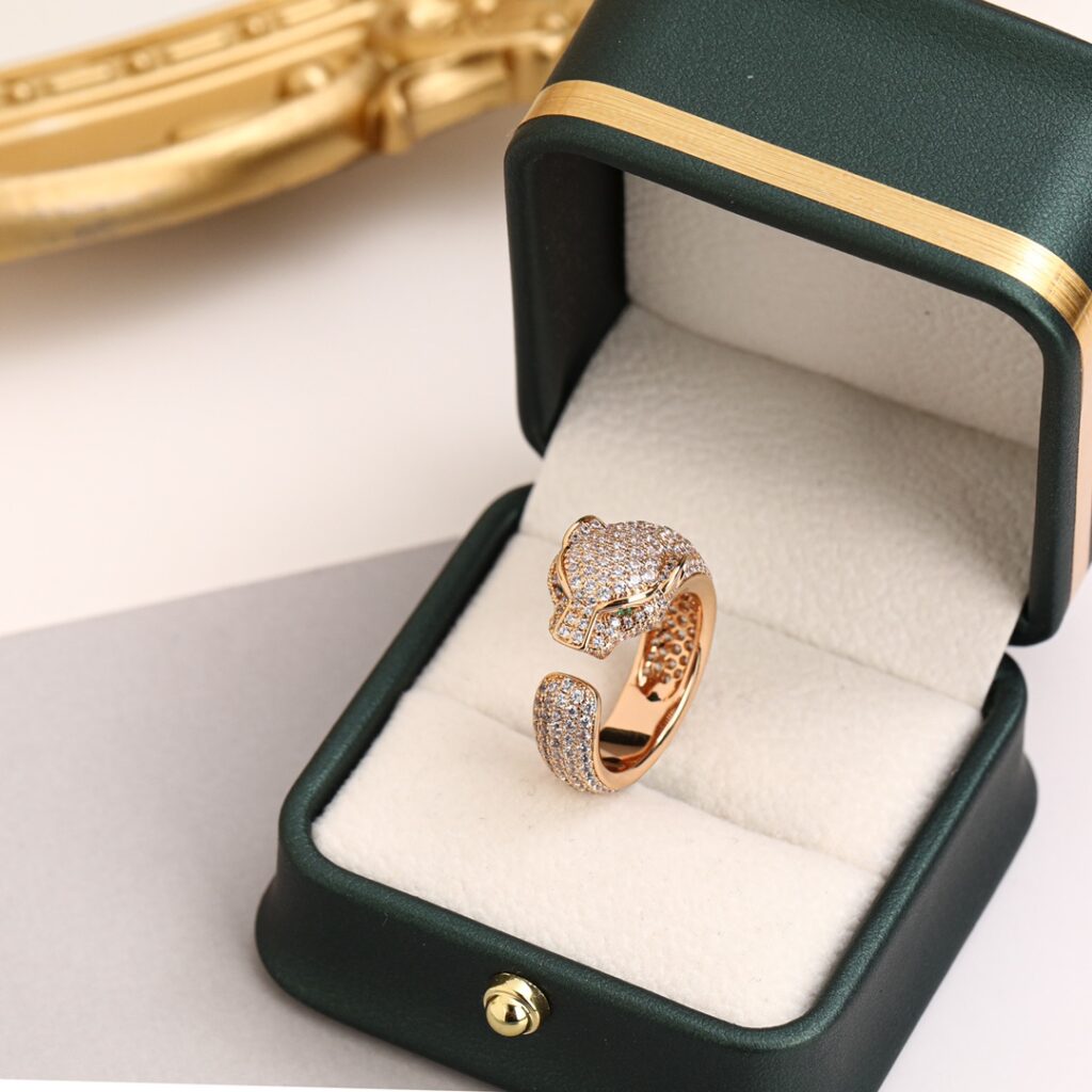 カルティエ「Cartier」Panthère de Cartier フルダイヤモンドリング