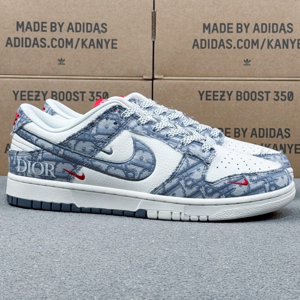 「コラボモデル」Dior x Nike SB Dunk Low "White Ink Blue" スニーカー