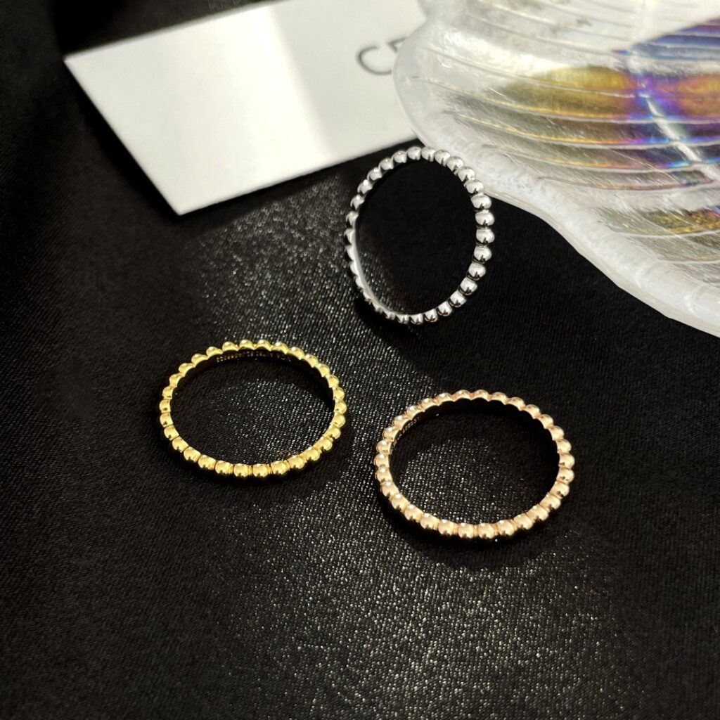ヴァン クリーフ&アーペル「Van Cleef & Arpels」Perlée™ pearls of gold リング