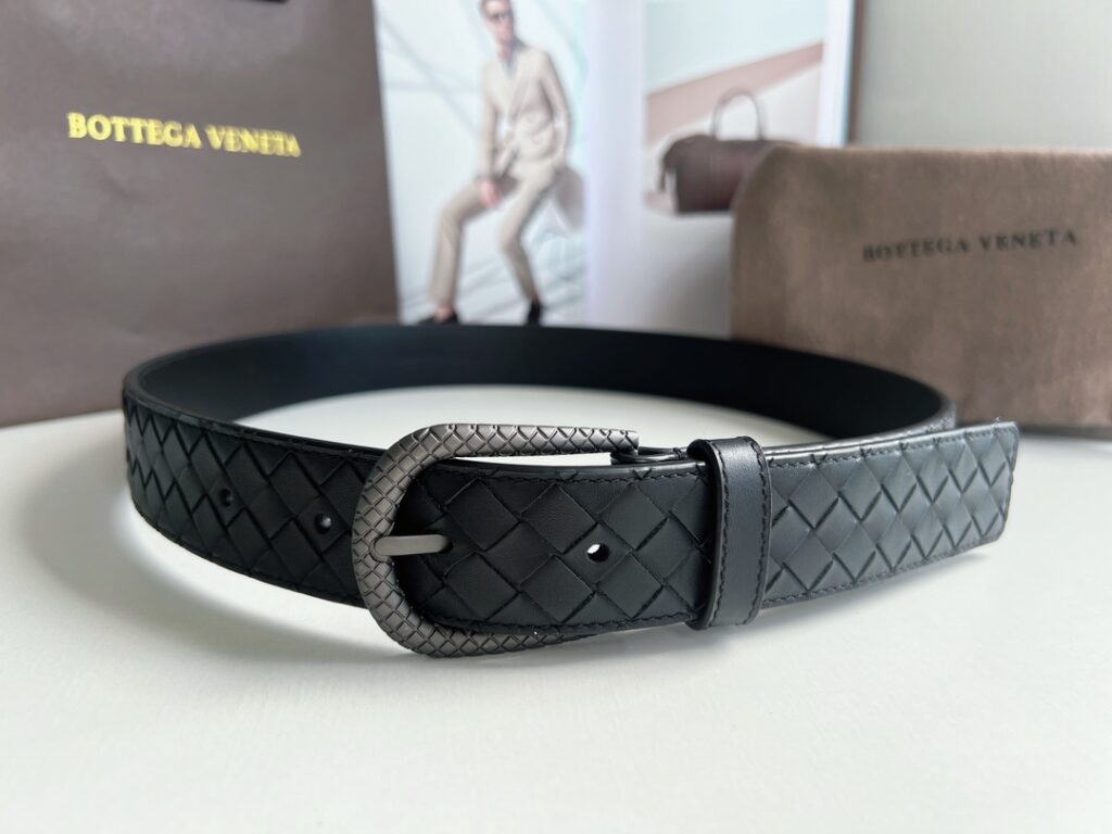 【ブランド品入庫】Bottega Veneta 上質素材ラグジュアリーベルト「全長約 100cm」