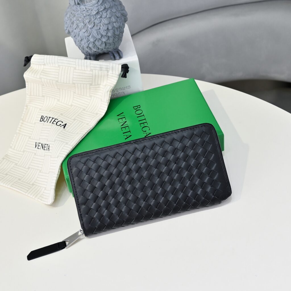 ボッテガ?ヴェネタ「Bottega Veneta」 カセット ロングウォレット