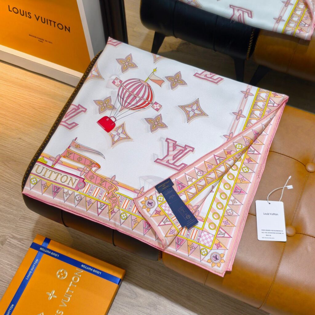 ルイ・ヴィトン「Louis Vuitton」 Monogram シルクスカーフ