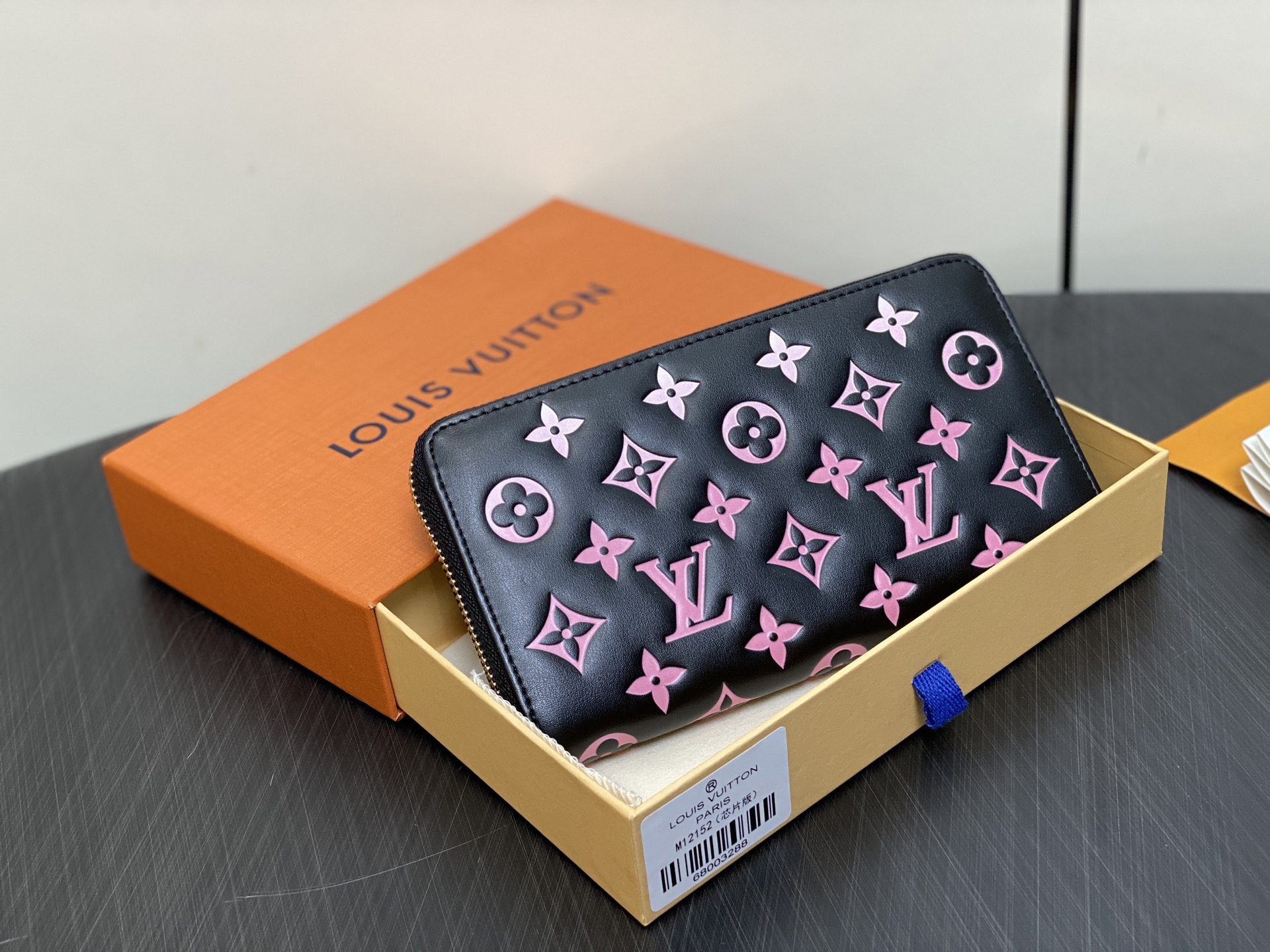 ルイ・ヴィトン「LV x TM」ジッピー・ウォレット