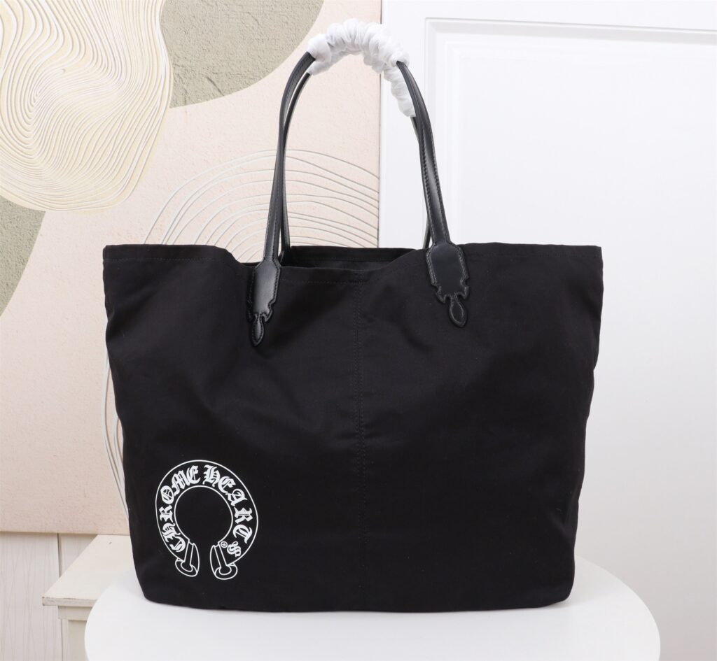 クロムハーツ「Chrome Hearts」十字架のトートバッグ