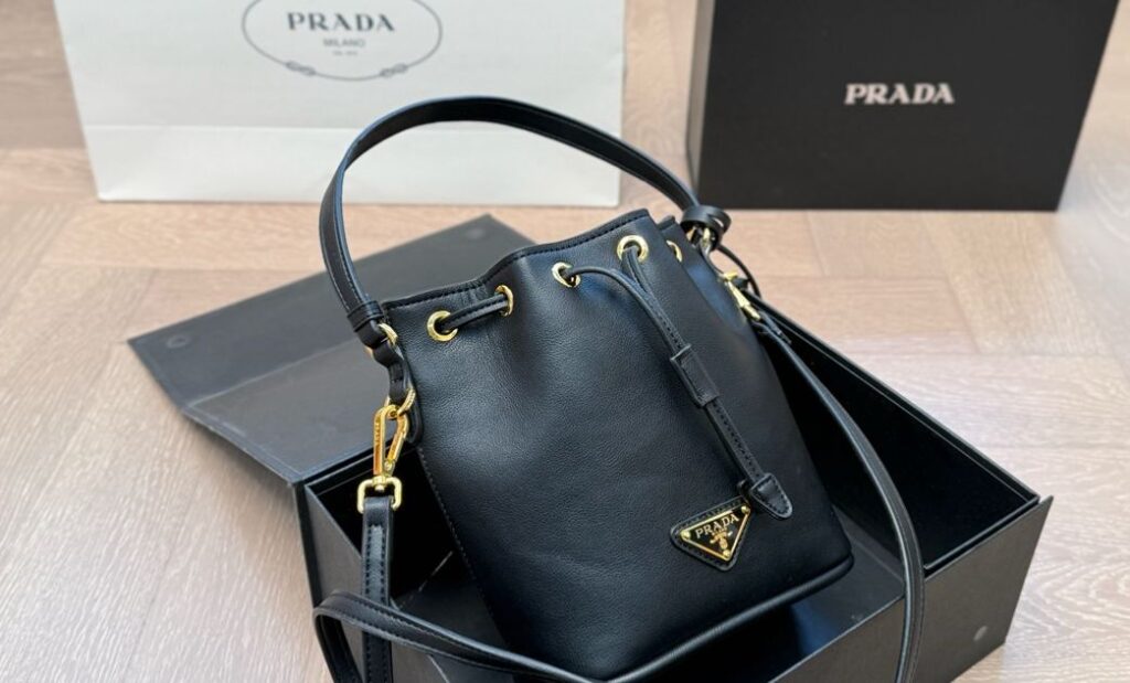 プラダ「Prada」ニュー バケットバッグ レザー バッグ