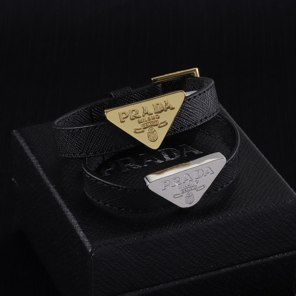 プラダ「Prada」プラダ ブレーデッドレザー ブレスレット メンズアクセサリー
